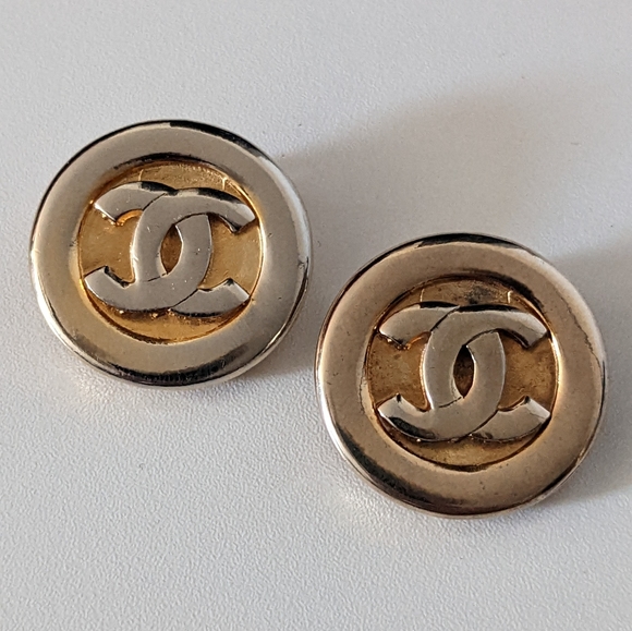 CHANEL Jewelry - Vintage Chanel Gold CC Round Clip Ons